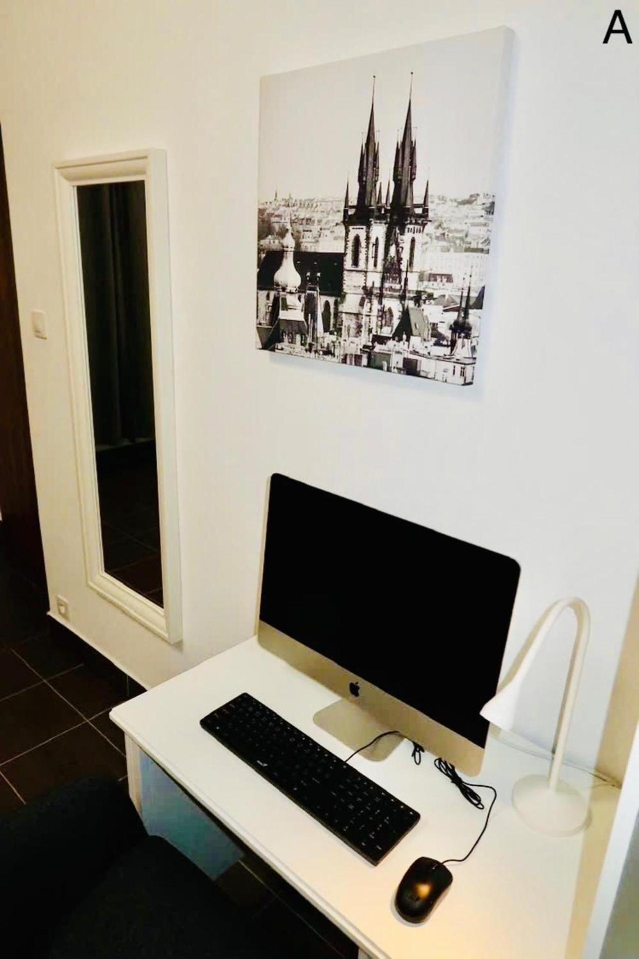 Cozy In 3 Apartment Prag